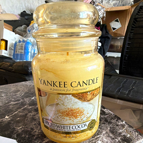 Yankee candle spiced - yankee, white